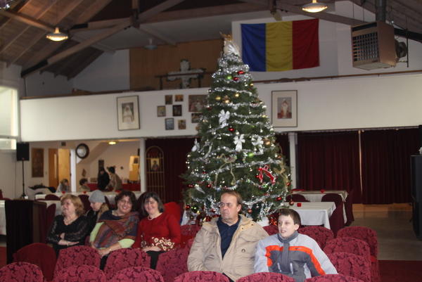 COLINDE  INAINTE DE CRACIUN 2010 017